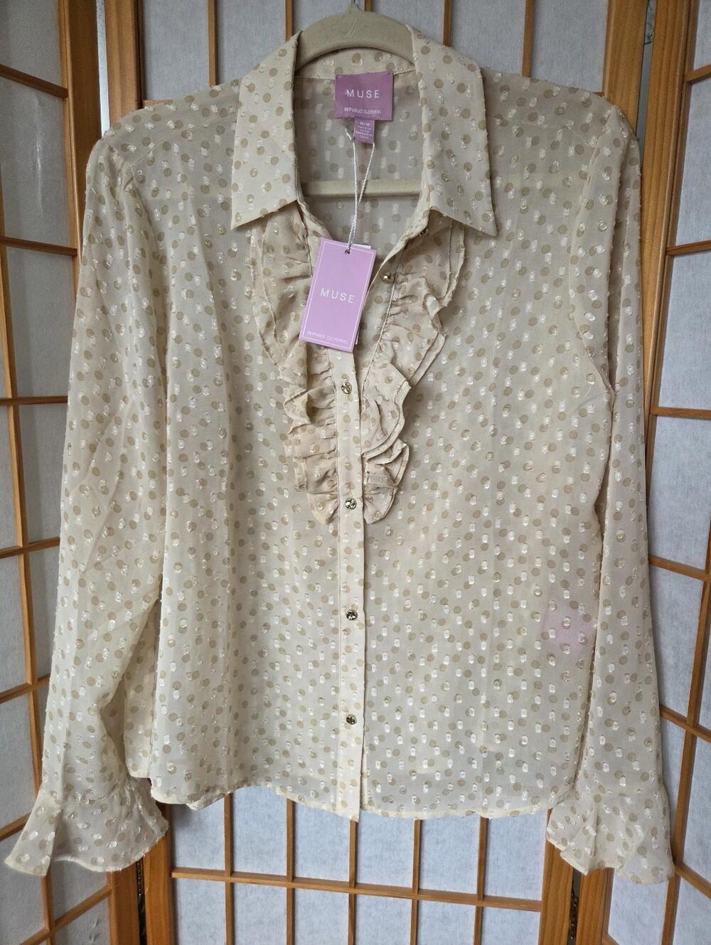 NWT WOMENS MUSE  BEIGE POLKA DOT RUFFLED CHEST BUTTONS DOWN SHIRT/BLOUSE MEDIUM